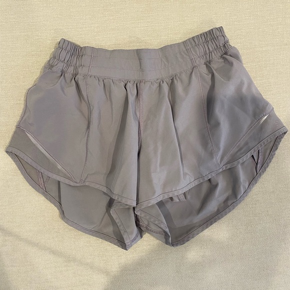 Rare Lululemon hotty hot shorts 2.5” - Picture 2 of 3